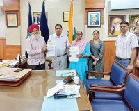 सेवानिवृत्त कर्मियों को मौके पर ही सौंपे रिटायरमेंट ड्यूज के चैक 