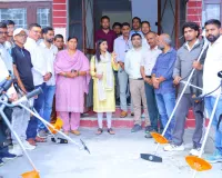 बरसात में राहत कार्य होंगे तेज, पौड़ी की 55 ग्राम पंचायतों को उपलब्ध कराए बुशकटर