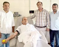 Blood Donation: समाजसेवी संदीप चौधरी ने अनूठे अंदाज में मनाया अपना 60वां जन्मदिवस