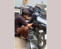 स्कूटर-मोटरसाईकिल मैकेनिकों को अब लेना होगा ‘कम्प्यूटर’ का भी ‘ज्ञान’