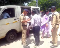 School Bus Seized: स्कूली वाहनों पर कार्रवाई, 65 के चालान, तीन बसें सीज