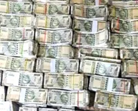 Income Tax Department: बेंगलुरु में कार से करीब 9 करोड़ कैश जब्त, सोने का कारोबारी हिरासत में