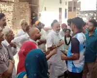 Electricity Problem: तीन दिन से बिजली गुल, दो पोल की तार बदलने पहुंचे डिस्कॉम कर्मचारियों को घेरा 