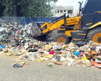Sanitation Workers' Strike: हड़ताल के बीच संक्रमण रोकने की कवायद, कूड़े के ढेरों पर सैनिटाइजर व दवाइयों का छिड़काव शुरू