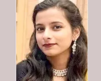स्कूल परिसर के बाहर शिक्षिका की हत्या से हड़कंप, वारदात CCTV में रिकॉर्ड