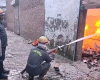 साहिबाबाद के पेपर मार्ट में लगी भीषण आग, आसपास की फैक्ट्रियां बाल-बाल बचीं