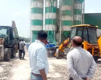 अवैध आरएमसी प्लांट पर चला निगम का बुलडोजर