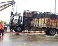 Gurugram Truck Fire: द्वारका एक्सप्रेसवे पर चलते ट्रक में लगी भीषण आग, चालक ने कूदकर बचाई जान 