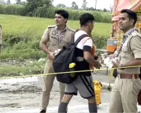 Kanwar Yatra: पुलिसकर्मियों ने शिवभक्तों को वितरित किया शीतल पेय व फलाहार
