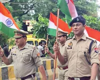 Tiranga Yatra: 'कैराना पुलिस की तिरंगा यात्रा पर नगरवासियों ने की पुष्पवर्षा'