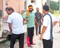 कण्डेला में मकानों के सामने टूटकर गिरा हाई वोल्टेज लाइन का तार, ग्रामीणों में हड़कंप