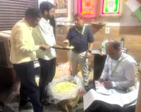 कानपुर में खोया कारोबारियों पर कार्रवाई, एक के खिलाफ FIR और तीन के लाइसेंस पर गिरी गाज