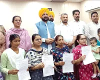 Anganwadi Helper: कैबिनेट मंत्री ने 28 नवनियुक्त आंगनवाड़ी हेल्परों को सौंपे नियुक्ति पत्र