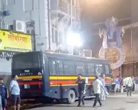 Bhuleshwar Accident: भुलेश्वर में 22 फीट ऊंची भगवान गणेश की मूर्ति गिरी, 2 लोगों की मौत, 5 घायल