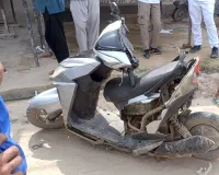 स्कॉर्पियो और स्कूटी की टक्कर में दंपति घायल, निजी अस्पताल में भर्ती