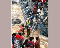 Bridge Damaged: कुलागाड़ पुल क्षतिग्रस्त, तेज बहाव के बीच सेना ने 300 से अधिक लोगों को बचाया