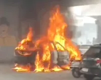 Car Caught Fire: रोहतक में खड़ी कार में लगी आग, पास खड़ी कार भी क्षतिग्रस्त