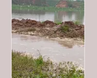 ड्रेन टूटने से सैकड़ों एकड़ फसल हुई जलमग्न, किसानों को हुआ भारी नुकसान