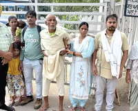 डेरा श्रद्धालुओं ने बुजुर्ग की संभाल कर उसे परिजनों ने मिलवाया