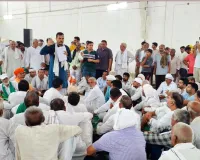 हाई पावर ग्रिड लाइन के विरोध में सोहटी गांव में महापंचायत, काम रुकवाने पर अड़े किसान