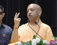 मुख्यमंत्री ने किया विभिन्न योजनाओं के लाभार्थियों को आयुष्मान कार्ड, लैपटॉप, स्वीकृति पत्र, चाबी आदि का वितरण