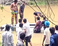 Agar Malwa Car Accident: श्रद्धालुओं से भरी कार बारिश से उफनते नाले में बही, 3 बच्चों समेत 8 लोगों की मौत