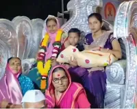 200 सालों में पहली बार बेटी पैदा होने पर परिवार ने खास अंदाज में मनाई खुशी
