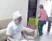 Pension News: सरकारी रिकॉर्ड में जिंदा बुजुर्ग को मृत बताया, पेंशन बंद