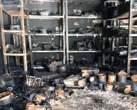 Fire: हार्डवेयर-सेनेटरी की दुकान में भीषण आग, लाखों का सामान जलकर राख