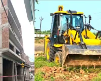 Bulldozer Action: कैराना में अवैध कॉलोनियों पर चला एमडीए का बुलडोजर, बिना स्वीकृति बने भवनों पर भी कार्रवाई