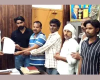 कार्यकाल पूरा होने तक न हो सफाई कर्मचारी संघ के चुनाव, एसडीएम को सौंपा पत्र
