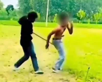 Viral Video News: कैराना में युवक की बेरहमी से पिटाई, वीडियो वायरल