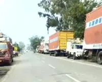 औद्योगिक क्षेत्र कण्डेला में सड़क किनारे अवैध पार्किंग से बढ़ रहे हादसे, पुलिस से शिकायत