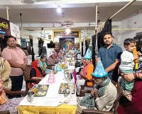 वृद्धाश्रम में बुजुर्गों व मानसिक रूप से विक्षिप्त लोगों के साथ मनाया जन्मदिन 