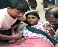 ओवरलोड रोडवेज बस से गिरी 15 वर्षीय छात्रा, दोनों पैरों पर चढ़ा टायर