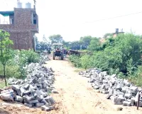 सरसा में जांच से पहले कच्ची गलियों में बिछा दीं टाइलें
