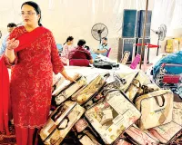 Trident Group Diwali Mela Sale: ट्राइडेंट ग्रुप की दिवाली धमाका सेल ने मचाई धूम, खरीददारों की उमड़ी भीड़