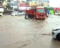 Bengaluru Heavy Rain: बेंगलुरु में भारी बारिश से जलभराव और कचरे की समस्या, जनजीवन प्रभावित