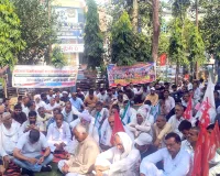 Bijli Karamchari Strike: नजीकरण के विरोध में बिजली कर्मचारियों की हड़ताल शुरू, ग्रामीण क्षेत्रों में हाहाकार