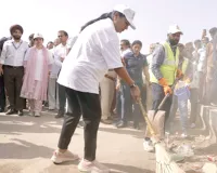 Sewa Mera Yogdaan: 'सेवा मेरा योगदान' के तहत स्वच्छता अभियान में शामिल हुईं सीएम रेखा गुप्ता