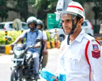 Delhi Traffic Challan: करोल बाग में ट्रैफिक पुलिस का सख्त एक्शन, 1,369 चालान; त्योहारों से पहले तीन मार्ग बंद