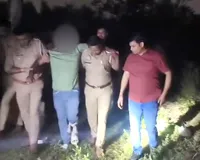 बिसरख में मुठभेड़ के बाद दो आरोपी गिरफ्तार, चोरी के आभूषण और नकदी बरामद