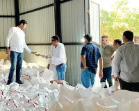 यूरिया की कालाबाजारी का खुलासा, गोदाम से सैकड़ों कट्टे किये बरामद