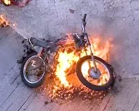 जमशेदपुर के मेले में ‘मौत के कुएं’ में स्टंट के दौरान बाइक में लगी आग, युवती झुलसी