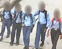 जगनपुर में घर से स्कूल के लिए निकले पांच छात्र, ईंख के खेत में बैठे मिले