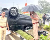 Kairana Road Accident: डिवाइडर से टकराकर कई बार पलटी कार, बाल-बाल बचा चिकित्सक