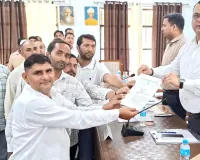 कैराना में लेखपालों ने सम्पूर्ण समाधान दिवस का किया बहिष्कार, प्रदर्शन