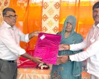 महिला कर्मचारी को सेवानिवृत्ति पर दी भावभीनी विदाई