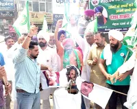Parvinder Singh murder case: किसानों व युवाओं ने फूंके सरकार के पुतले