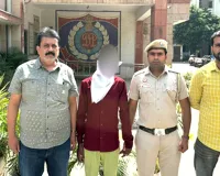 बैंक की UIDAI मशीन से साइबर कैफे में बन रहे थे फर्जी आधार-पासपोर्ट, पुलिस ने किया गिरोह का भंडाफोड़, 2 गिरफ्तार